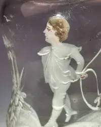 Stara miniaturowa karafka / flakonik Mary Gregory  ok. 1900 r. Antyk Hand Blow wys  ok 11 cm — ujęcie 4