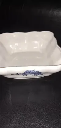 Stara Misa w niebieskie róże  z porcelany Bavaria — ujęcie 2