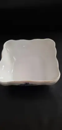 Stara Misa w niebieskie róże  z porcelany Bavaria — ujęcie 3