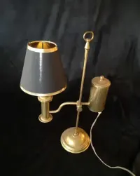 Stara mosiężna lampa biurkowa w stylu Empire — ujęcie 2