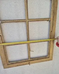 Stara rama okna żeliwnego z łukiem 70 x 54 cm antyk — ujęcie 4