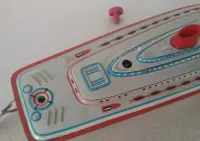 stara zabawka PRL blaszana łódź statek na kluczyk retro zabytek antyk — ujęcie 3
