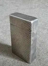Stara zapalniczka Dupont nr 6747 A L — ujęcie 3