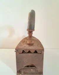 Stare ANTYCZNE ŻELAZKO na węgiel duze do renowacji żeliwo solidne retro vintage — ujęcie 5