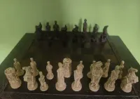 Stare zabytkowe szachy  z Napoleonem — ujęcie 2