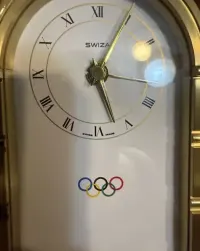 Stary budzik swiza olimpijski analog — ujęcie 2