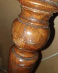 Stary dębowy przedwojenny stół — ujęcie 3