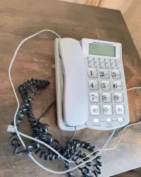 Stary telefon analogowy mescomp technologies — ujęcie 2
