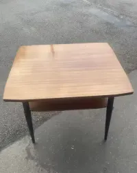 Stolik kawowy patyczak z czasów PRL vintage — ujęcie 2