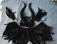 Strój Czarnej Królowej Diaboliny – rogi i czarne pióra, Halloween — ujęcie 4