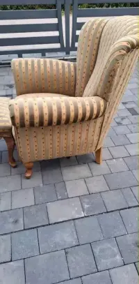 Stylowy fotel Lirka + podnóżek . 2 sztuki — ujęcie 3