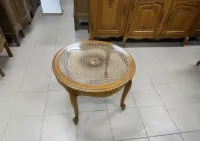 Stylowy kawowy stolik drewniany retro– rzeźbiony — ujęcie 4
