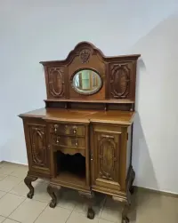 Stylowy komplet do jadalni – kredens, pomocnik, stół rozkładany i krzesła — ujęcie 5
