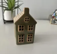 Świecznik ceramiczny domek kamieniczka zieleń NOWY — ujęcie 2