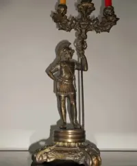 Świecznik mosiężny „Rzymski legionista”, vintage — ujęcie 2