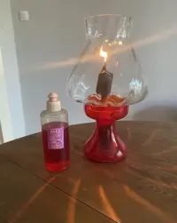 Szklana lampa oliwna/naftowa — ujęcie 5