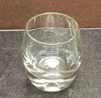 Szklanka do whisky z grubym bąbelkowym dnem. 1 szt. PRL — ujęcie 2