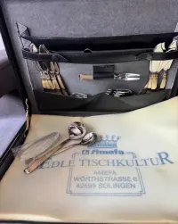 Sztućce Amefa model Orchestra 1785, vintage w wersji bicolor/ niepełny zestaw w walizce OBNIŻKA — ujęcie 2