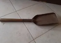 Szufelka metalowa do węgla do pieca vintage z PRL solidna — ujęcie 2