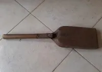 Szufelka metalowa do węgla do pieca vintage z PRL solidna — ujęcie 3