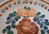 Talerz ozdobny Włocławek na ścianę kwiaty ręcznie malowany PRL retro — ujęcie 2