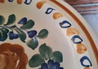 Talerz ozdobny Włocławek na ścianę kwiaty ręcznie malowany PRL retro — ujęcie 4