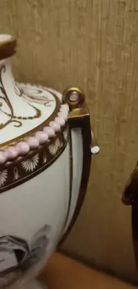Tristal i Izolda para empirowych waz z porcelany — ujęcie 3