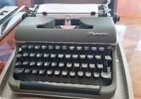 Trzy maszyny do pisania w komplecie!! — ujęcie 3