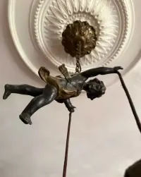 Unikat! Francuski Żyrandol Buduarowy Latający Cherubin Putto 27cm Antyk — ujęcie 3