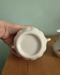 Vintage komplet: Porcelanowa cukiernica + mlecznik (Biel i Złoto) — ujęcie 3