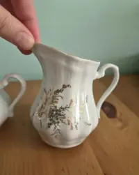 Vintage komplet: Porcelanowa cukiernica + mlecznik (Biel i Złoto) — ujęcie 4