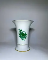 Wazon porcelanowy Kaiser w typie miśni ze złoceniami — ujęcie 2