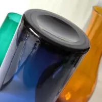 Wazon  z soczewką piękne stare kolorowe szkło — ujęcie 5