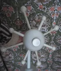 Wieszak Sputnik wg projektu Osvaldo Borsani — ujęcie 2