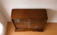Witrynka Biblioteczka Komoda Art Deco  – orzech, fazowane szyby — ujęcie 4