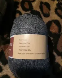 Włóczka szara 52 gramy, 70% kaszmir. — ujęcie 2