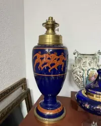 Wyjątkowa lampa naftowa w stylu klasycystycznym / neogreckim – Kobalt i Mosiądz — ujęcie 5