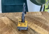 Zabawka metalowa koparka Volvo Siku — ujęcie 5