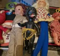 Zabawki duza ilosc prl/ zabawki, lalki/ gry prl/ auta prl/ maski/ nart — ujęcie 2