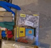Zabawki duza ilosc prl/ zabawki, lalki/ gry prl/ auta prl/ maski/ nart — ujęcie 3