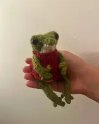 Żabka w sukience – ręcznie robiona maskotka handmade — ujęcie 5