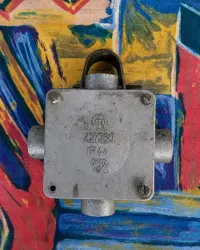 Zabytkowa aluminiowa puszka instalacyjna IP44 – industrial / Loft / Boho / Vintage — ujęcie 3