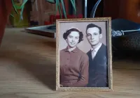 Zabytkowa ramka mosiężna, wypukła szybka — ujęcie 5