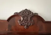 Zabytkowe, ozdobne lustro. — ujęcie 2