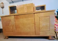 Zabytkowy kredens w stylu Art Deco z lat 30 XX wieku — ujęcie 2