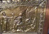 Zabytkowy relief - mosiądz w drewnianej ramie — ujęcie 2