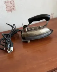Żelazko stare elektryczne — ujęcie 2