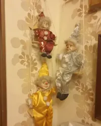 Zestaw pajaców na huśtawkach — ujęcie 5