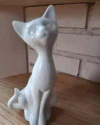 Zestaw porcelanowych figurek kotów, ozdoba, dekoracja — ujęcie 5