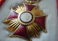 Złoty Krzyż Zasługi PRL (medal) + pudełko + legitymacja — ujęcie 2
